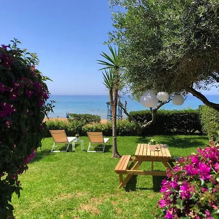 Case de vacanță Aqua Seafront Corfu House With Garden Glyfada (Corfu)
